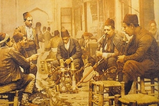Eski İstanbul Kahvehaneleri ve Kıraathaneleri 